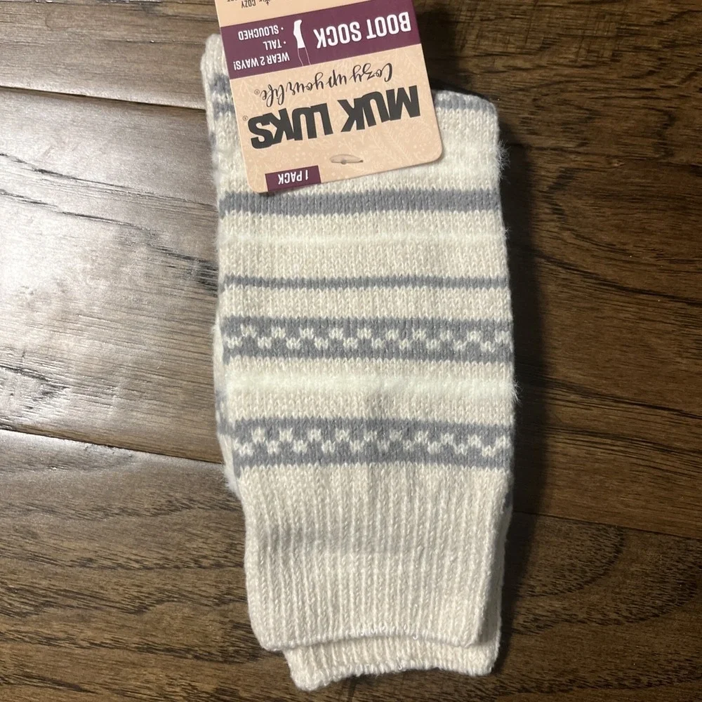 MUK LUKS Taupe Gray Crew Boot Socks Shoe Size Women's 6-11 Men's 6-10 NWT